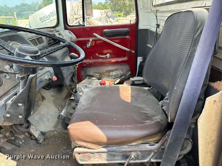 image for item OG9633 1994 Ford LT8000 ready mix truck