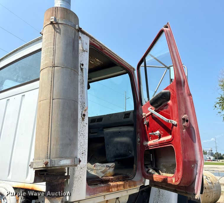 image for item OG9633 1994 Ford LT8000 ready mix truck