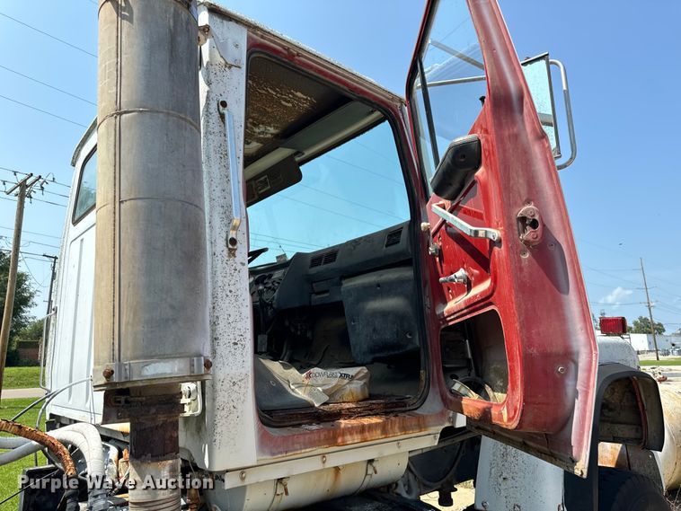 image for item OG9633 1994 Ford LT8000 ready mix truck