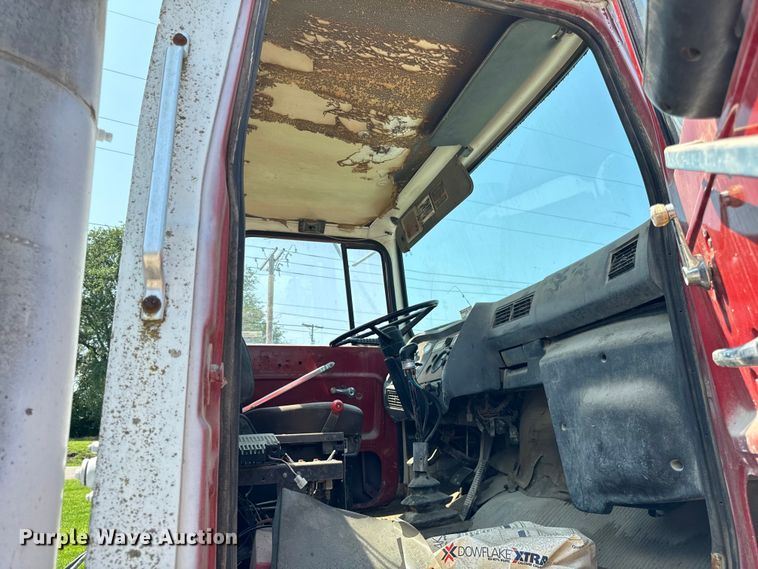 image for item OG9633 1994 Ford LT8000 ready mix truck