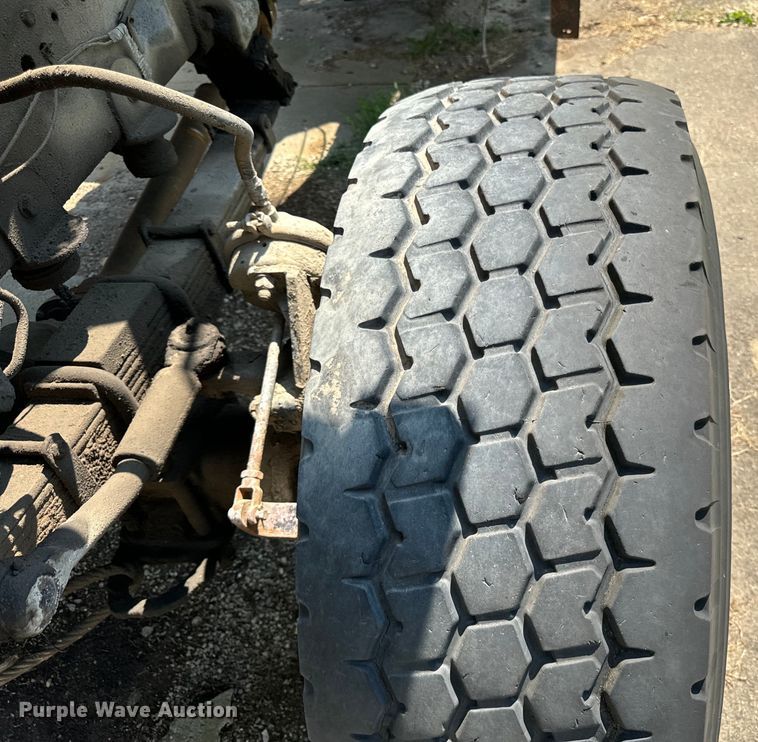 image for item OG9633 1994 Ford LT8000 ready mix truck