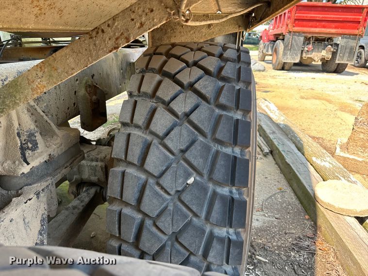 image for item OG9633 1994 Ford LT8000 ready mix truck