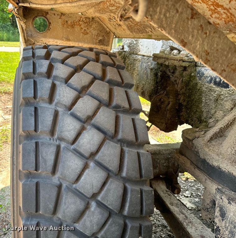 image for item OG9633 1994 Ford LT8000 ready mix truck