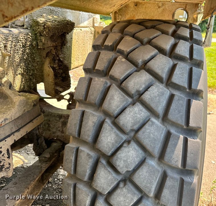 image for item OG9633 1994 Ford LT8000 ready mix truck