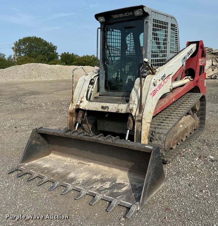 image for item OG9639 2009 Takeuchi TL250 tracked skid steer loader