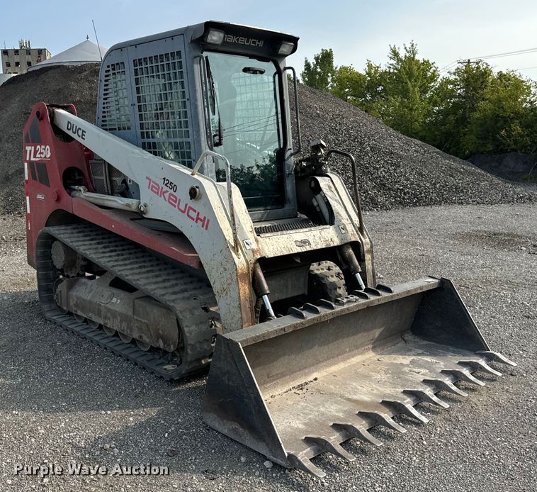 image for item OG9639 2009 Takeuchi TL250 tracked skid steer loader