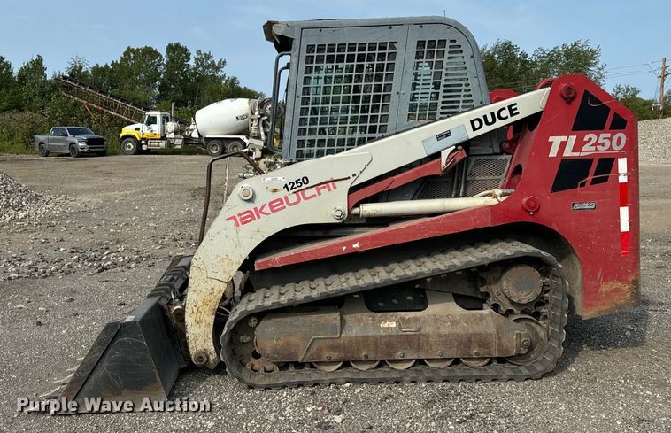 image for item OG9639 2009 Takeuchi TL250 tracked skid steer loader