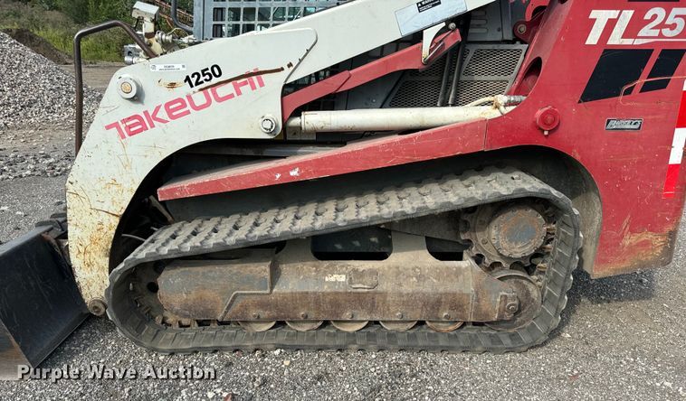image for item OG9639 2009 Takeuchi TL250 tracked skid steer loader