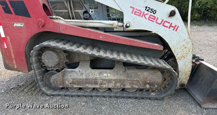 image for item OG9639 2009 Takeuchi TL250 tracked skid steer loader