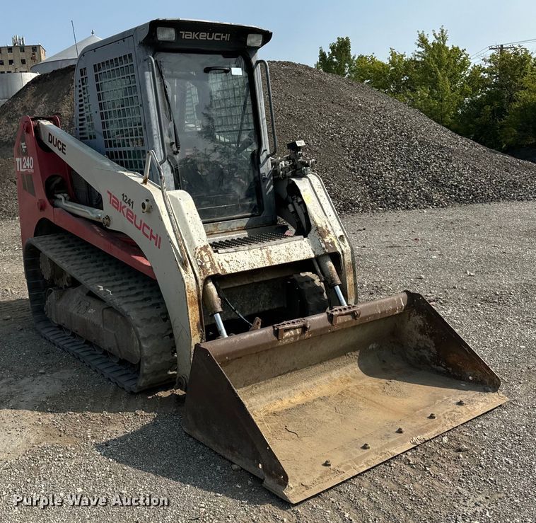 image for item OG9641 2010 Takeuchi  TL240 tracked skid steer loader