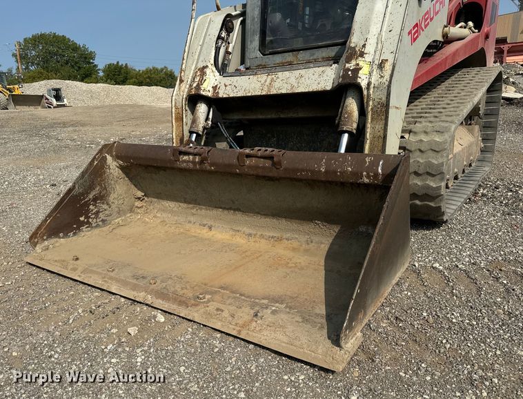 image for item OG9641 2010 Takeuchi  TL240 tracked skid steer loader
