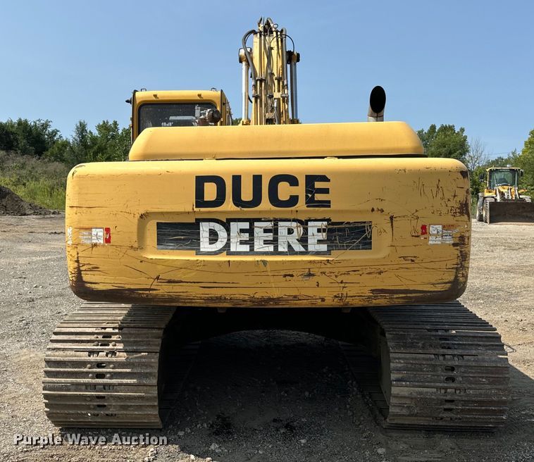 image for item OG9643 2001 John Deere 200LC excavator