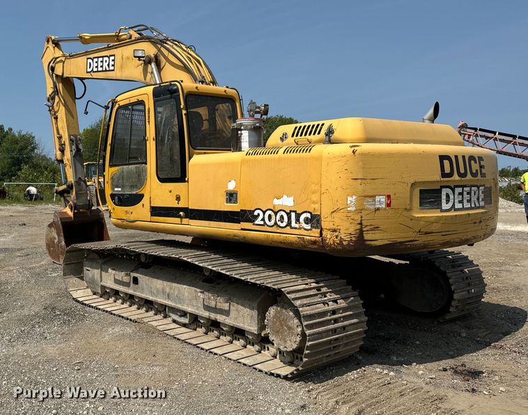 image for item OG9643 2001 John Deere 200LC excavator