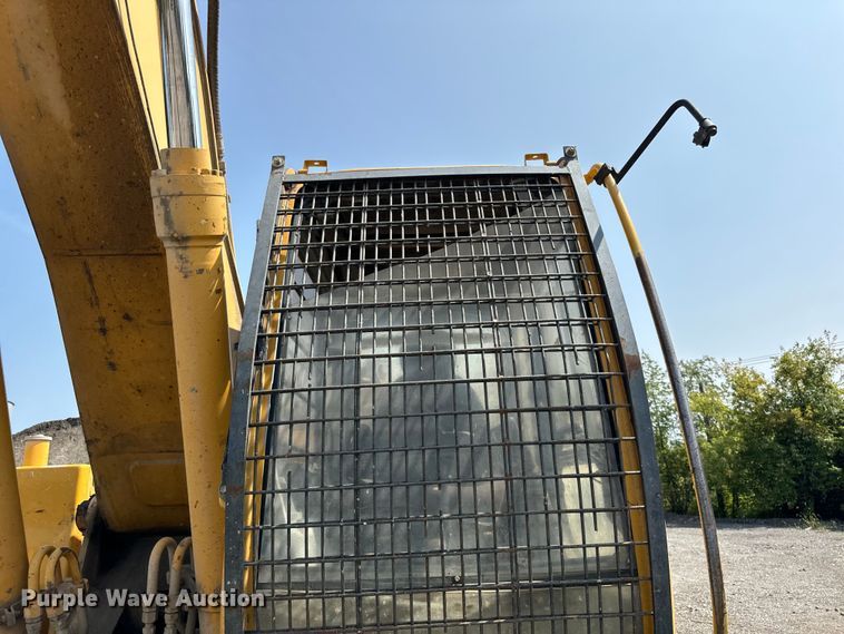 image for item OG9643 2001 John Deere 200LC excavator