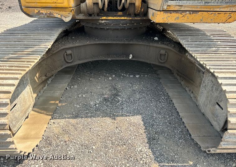 image for item OG9643 2001 John Deere 200LC excavator