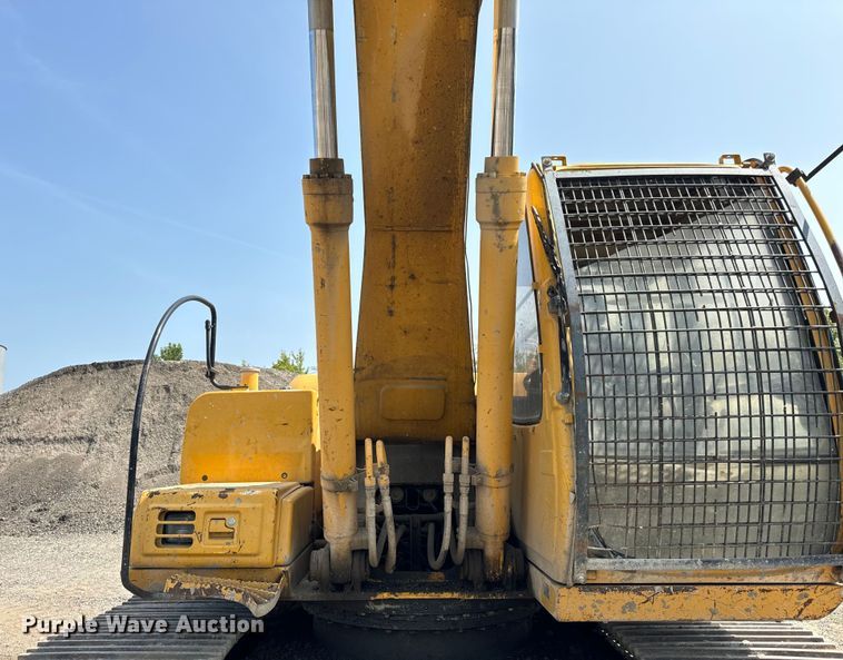 image for item OG9643 2001 John Deere 200LC excavator