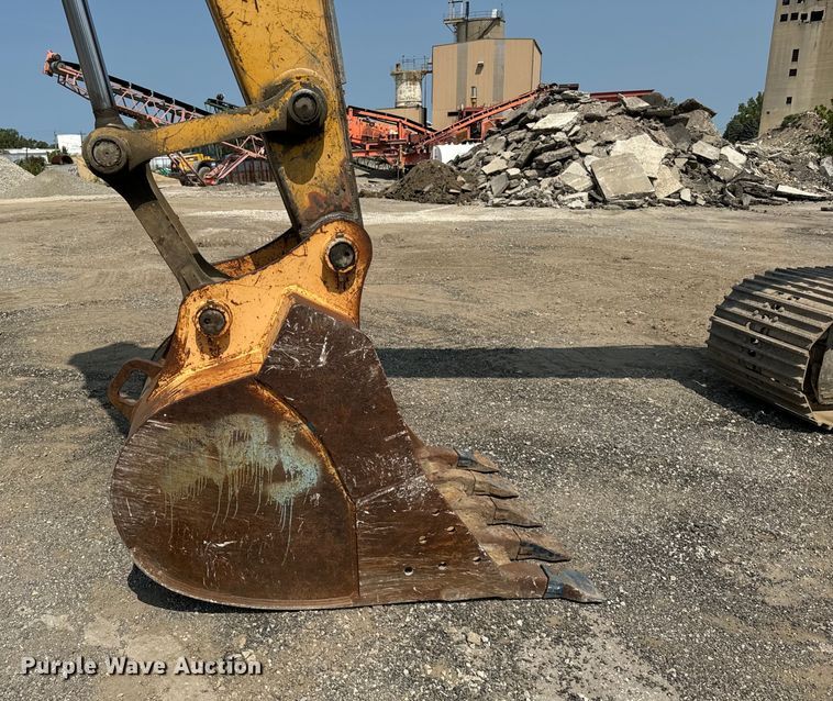 image for item OG9643 2001 John Deere 200LC excavator