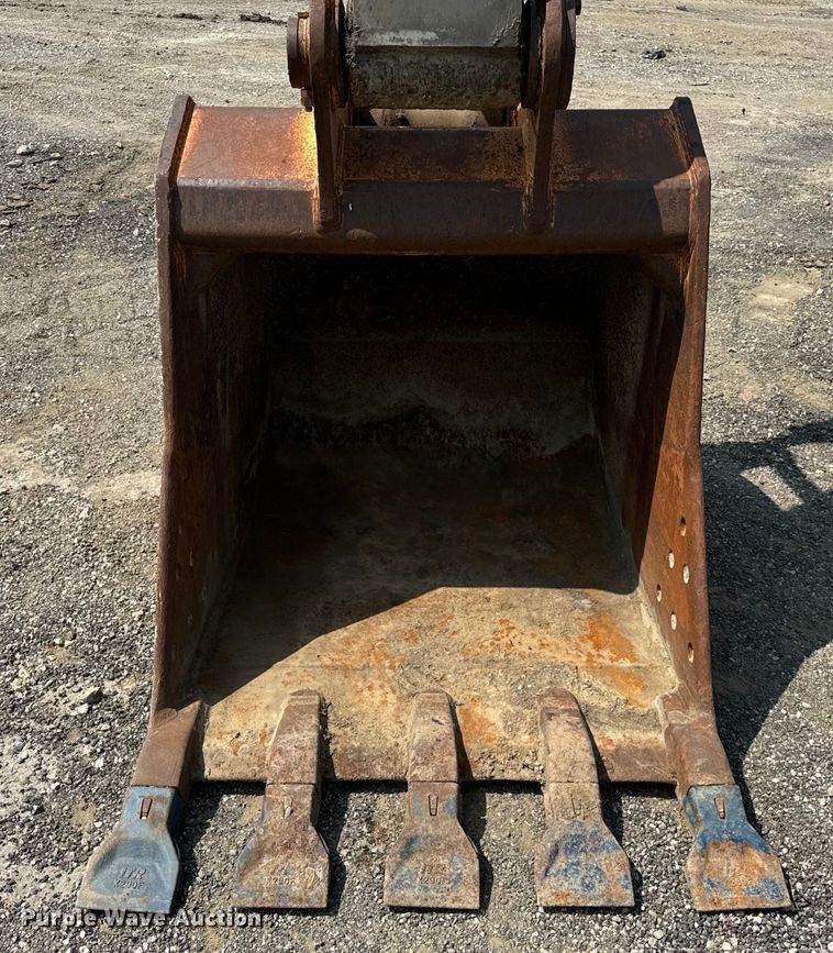 image for item OG9643 2001 John Deere 200LC excavator