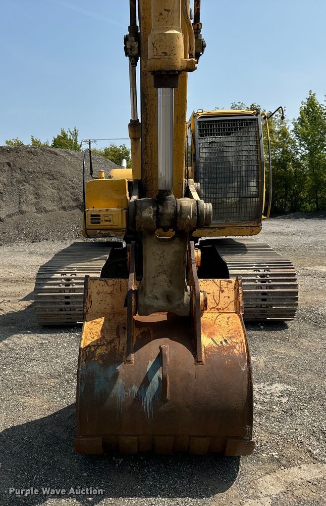 image for item OG9643 2001 John Deere 200LC excavator