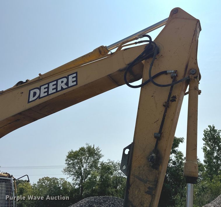 image for item OG9643 2001 John Deere 200LC excavator