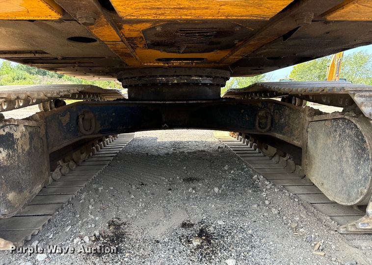 image for item OG9643 2001 John Deere 200LC excavator