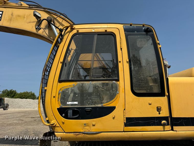 image for item OG9643 2001 John Deere 200LC excavator