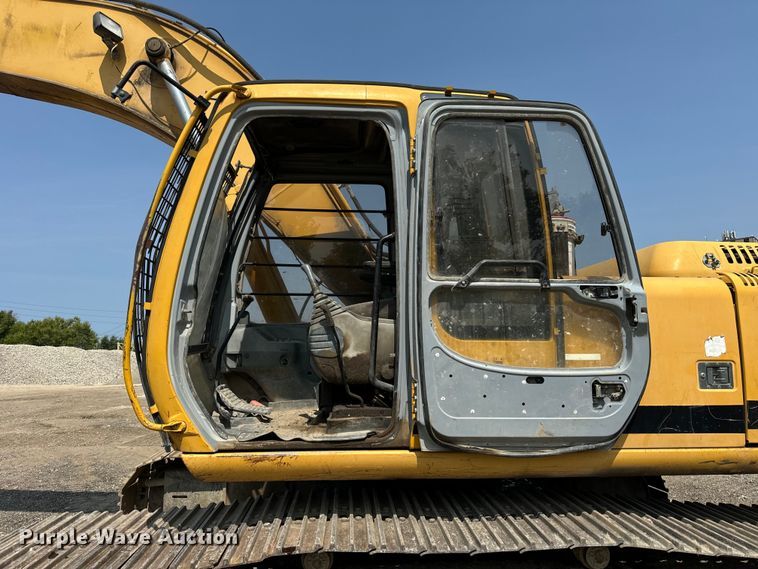 image for item OG9643 2001 John Deere 200LC excavator