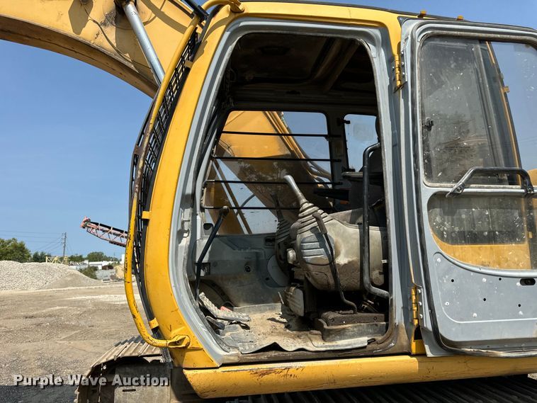 image for item OG9643 2001 John Deere 200LC excavator