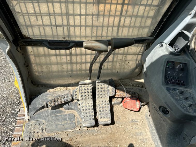 image for item OG9643 2001 John Deere 200LC excavator