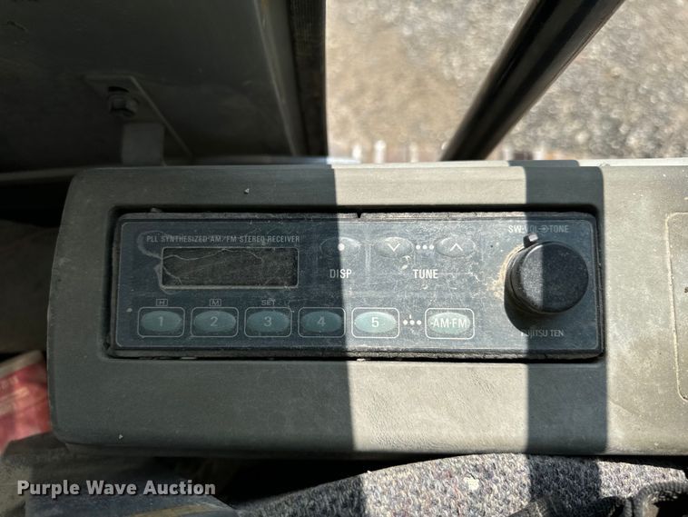 image for item OG9643 2001 John Deere 200LC excavator