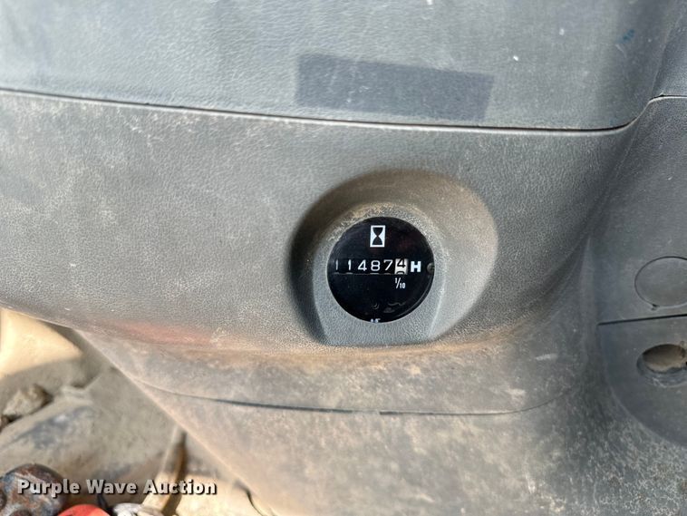 image for item OG9643 2001 John Deere 200LC excavator