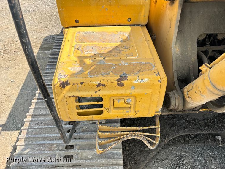image for item OG9643 2001 John Deere 200LC excavator