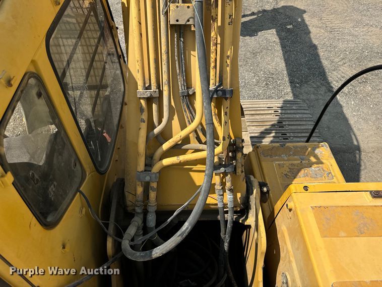 image for item OG9643 2001 John Deere 200LC excavator