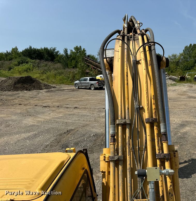 image for item OG9643 2001 John Deere 200LC excavator