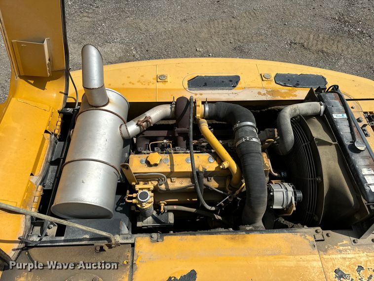 image for item OG9643 2001 John Deere 200LC excavator