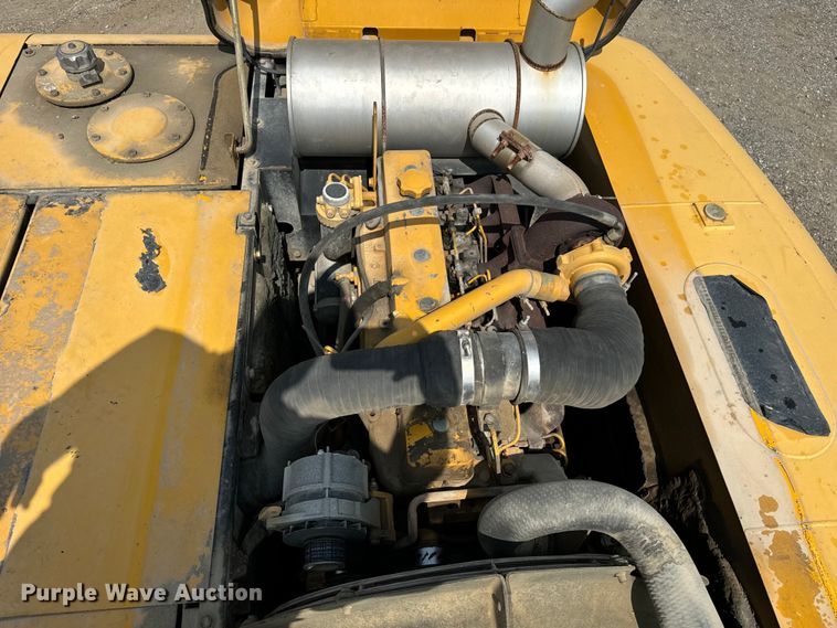 image for item OG9643 2001 John Deere 200LC excavator