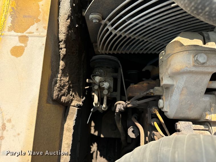 image for item OG9643 2001 John Deere 200LC excavator