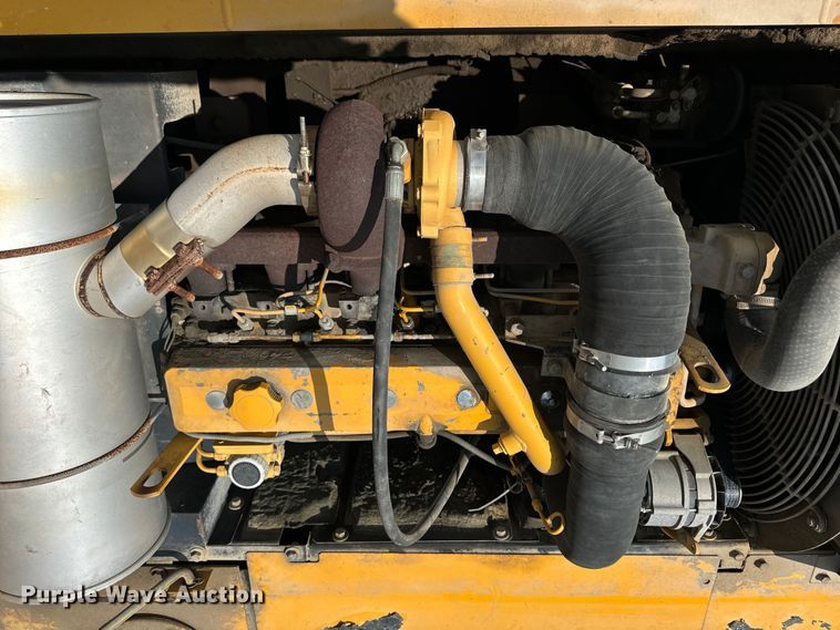 image for item OG9643 2001 John Deere 200LC excavator