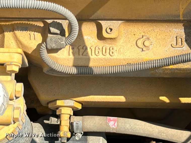 image for item OG9643 2001 John Deere 200LC excavator