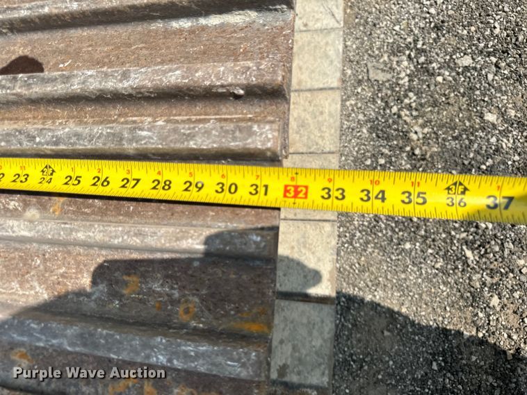 image for item OG9643 2001 John Deere 200LC excavator