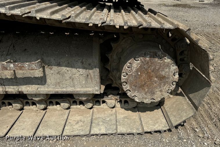 image for item OG9643 2001 John Deere 200LC excavator