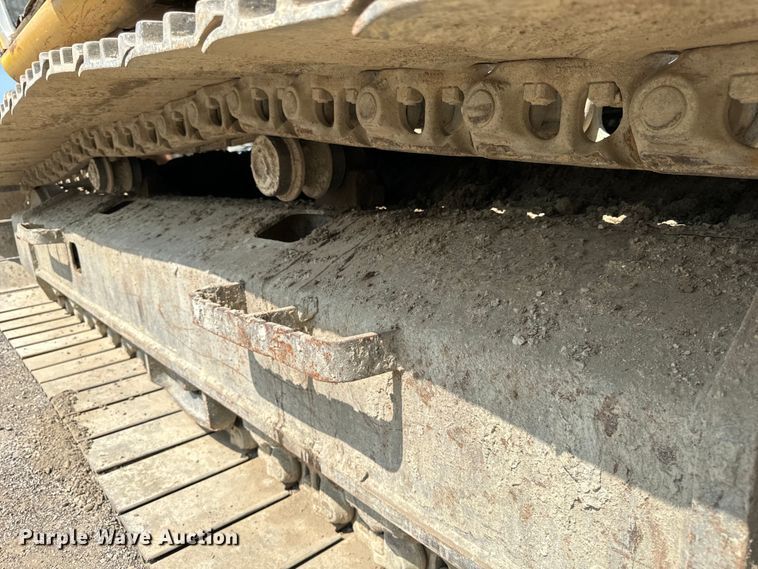 image for item OG9643 2001 John Deere 200LC excavator