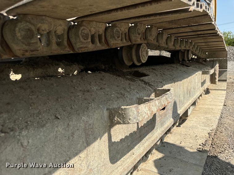 image for item OG9643 2001 John Deere 200LC excavator