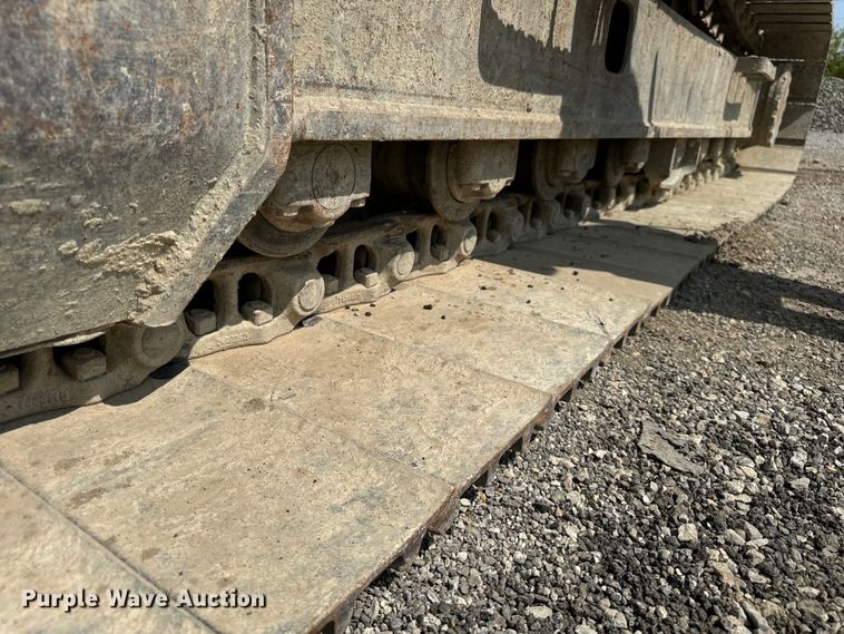 image for item OG9643 2001 John Deere 200LC excavator