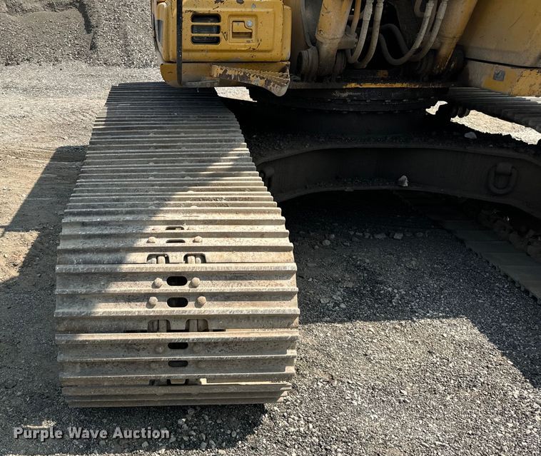 image for item OG9643 2001 John Deere 200LC excavator