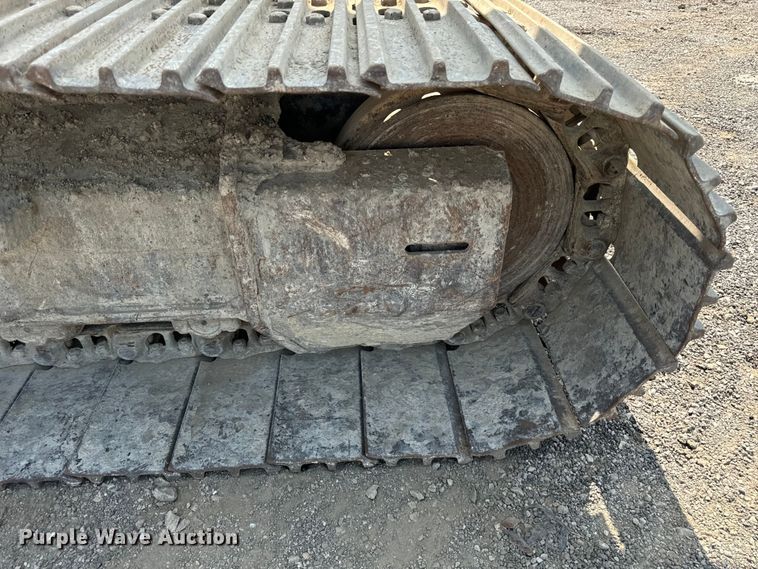 image for item OG9643 2001 John Deere 200LC excavator