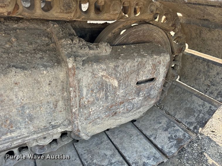 image for item OG9643 2001 John Deere 200LC excavator