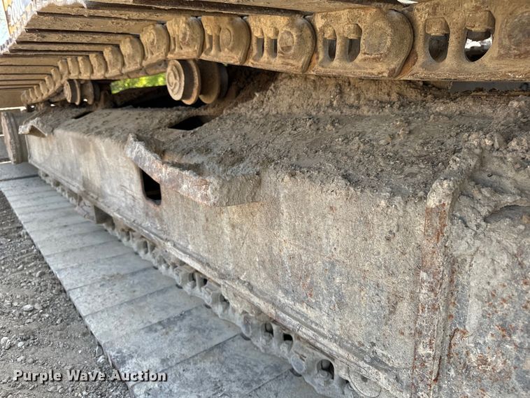 image for item OG9643 2001 John Deere 200LC excavator