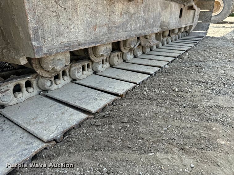 image for item OG9643 2001 John Deere 200LC excavator