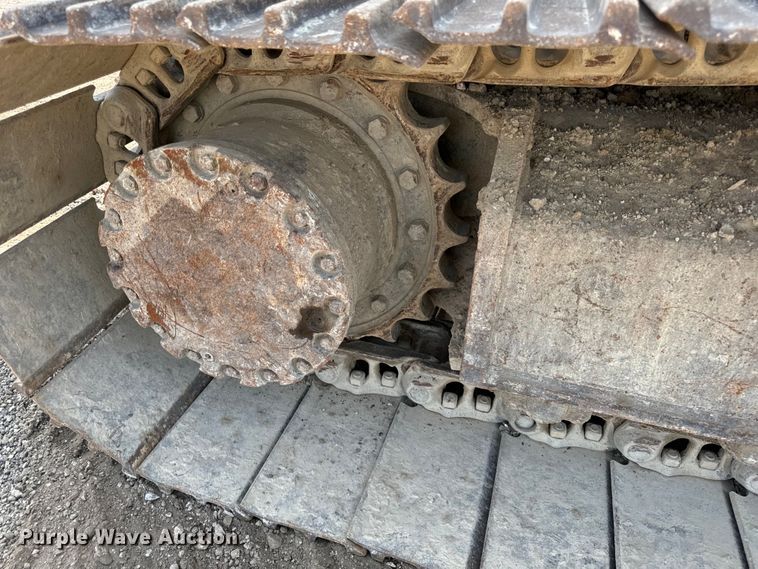 image for item OG9643 2001 John Deere 200LC excavator